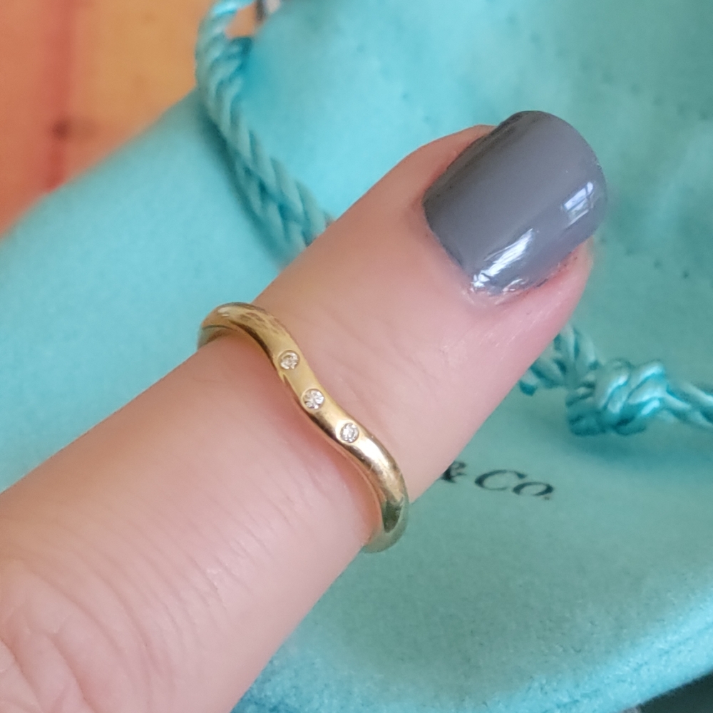 Elegant Gold Ring with Diamonds - Picture 2 of 6